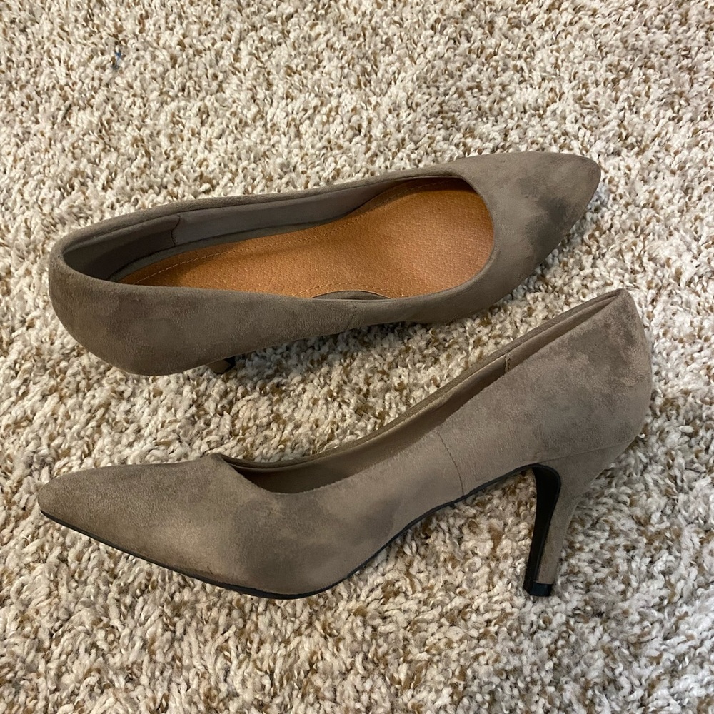 Suede heels, NWOT size 8